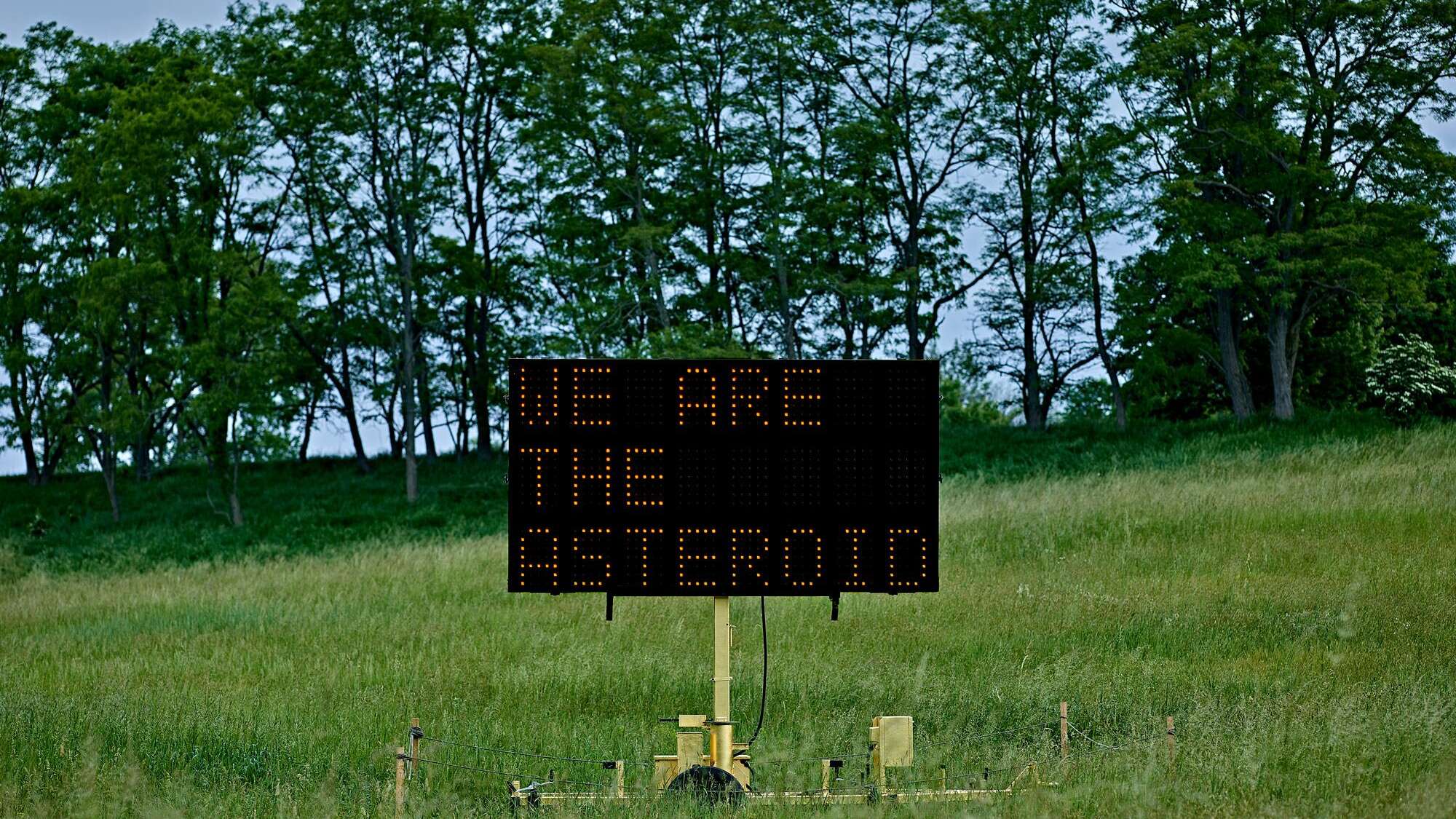 WE ARE THE ASTEROID I 2018 Text, solar powered LED message board, gilded in 23.75 kt gold
